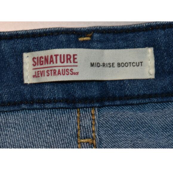 Levi's Signature Series Women's 6M (28x32) Mid-Rise Boot Cut Denim Jeans - Picture 6 of 10